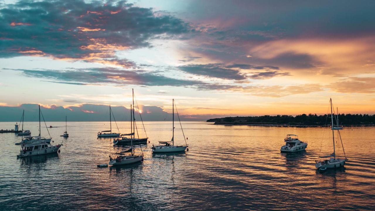 City Center Coastal Escape - Apartments With Sea View Or Cozy Room Novigrad Istria 外观 照片
