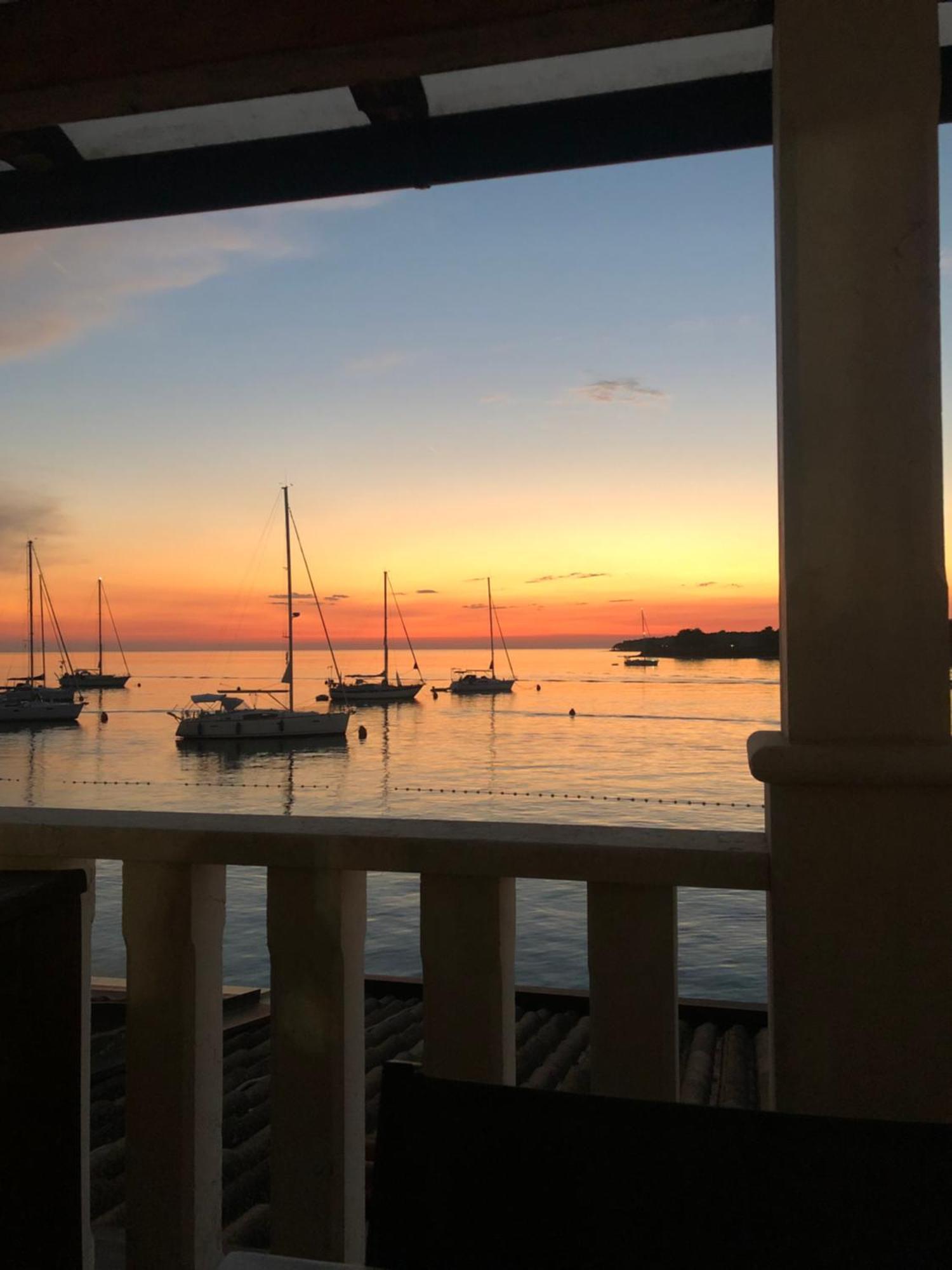 City Center Coastal Escape - Apartments With Sea View Or Cozy Room Novigrad Istria 外观 照片