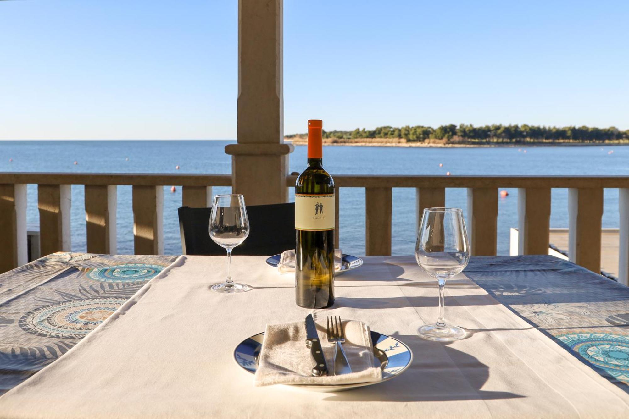 City Center Coastal Escape - Apartments With Sea View Or Cozy Room Novigrad Istria 外观 照片