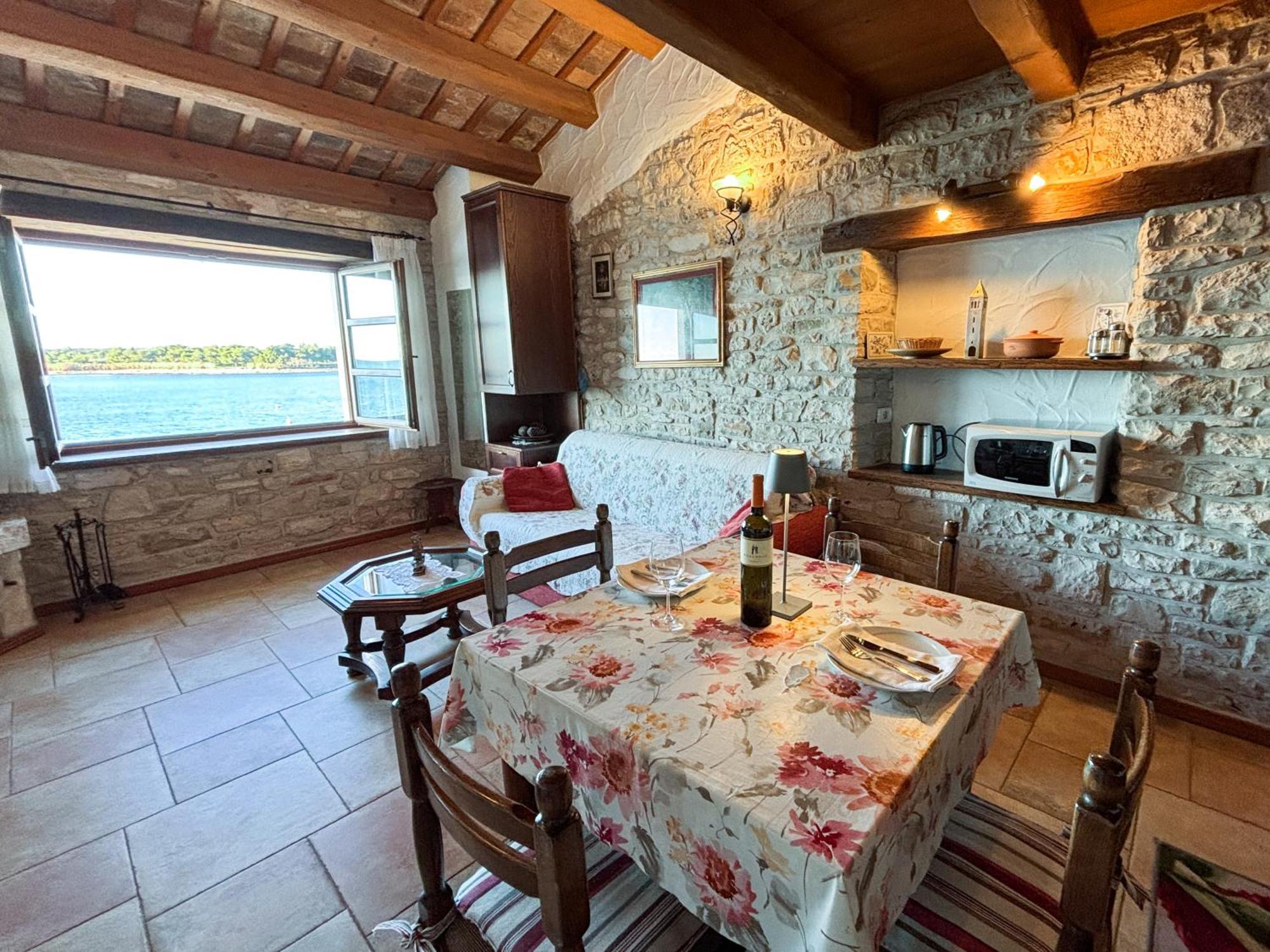 City Center Coastal Escape - Apartments With Sea View Or Cozy Room Novigrad Istria 外观 照片